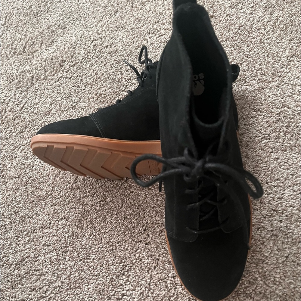 Sorel women’s  Evie 11 lace up wedge waterproof suede bootie